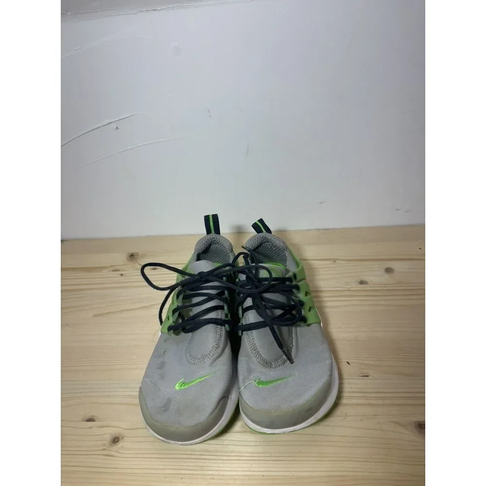 Nike Big Kids Presto Size‎ 4Y LT Smoke Grey Black Green U21